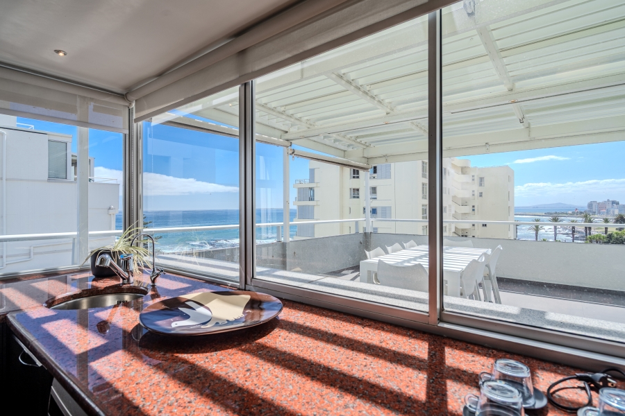 2 Bedroom Property for Sale in Sea Point Western Cape